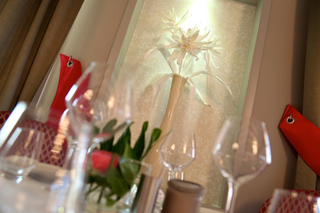 Hotel Restaurant Le Lion D'Or Saint-Hilaire-du-Harcouët Eksteriør billede