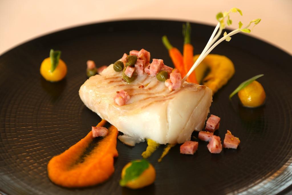 Hotel Restaurant Le Lion D'Or Saint-Hilaire-du-Harcouët Eksteriør billede