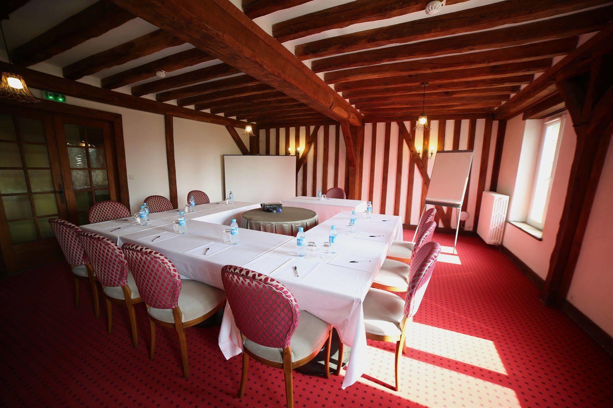 Hotel Restaurant Le Lion D'Or Saint-Hilaire-du-Harcouët Eksteriør billede